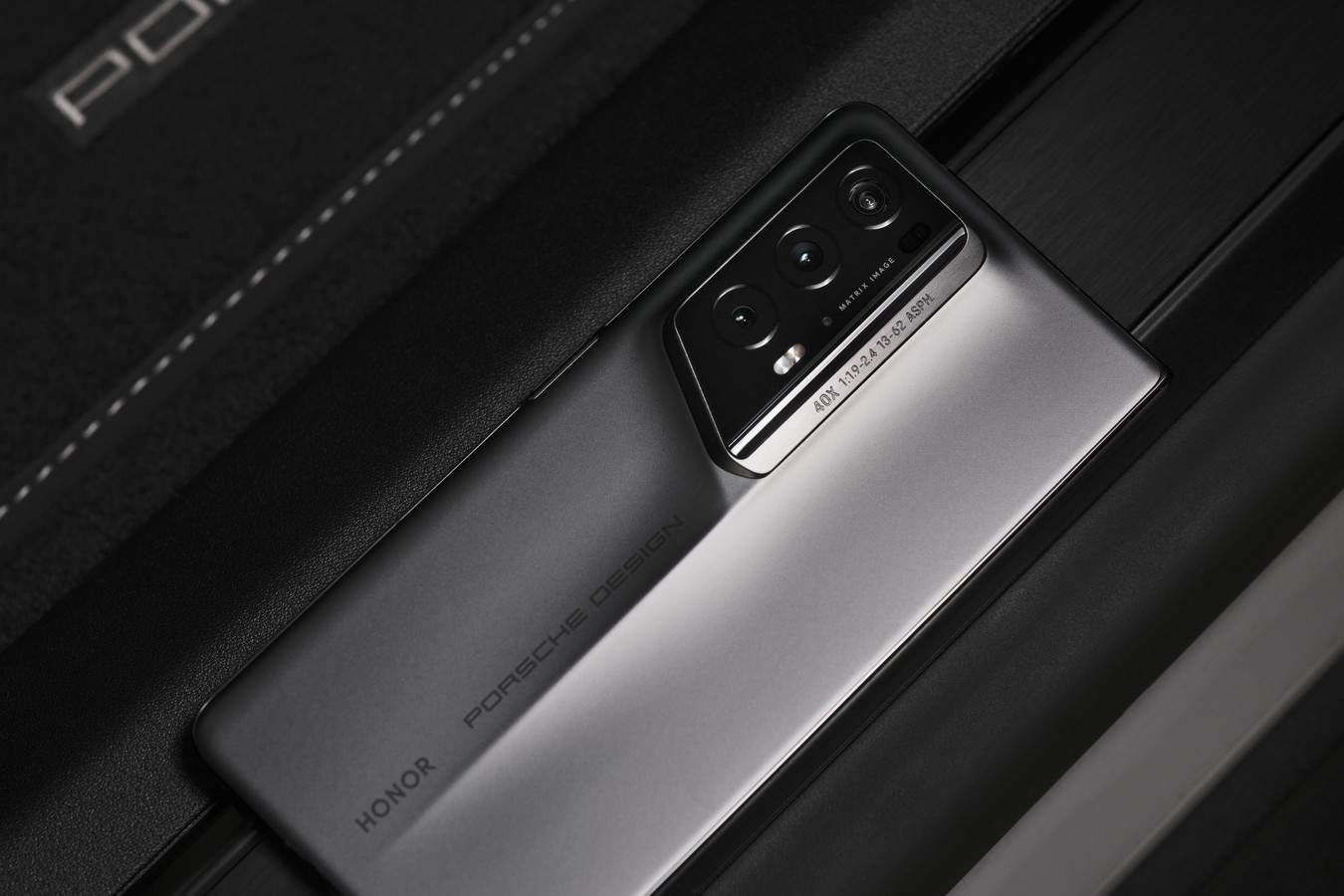 Porsche Design HONOR Magic V2 RSR globālais attēls 10