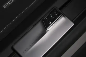 Porsche Design HONOR Magic V2 RSR globālais attēls 10