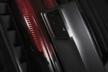 Porsche Design HONOR Magic V2 RSR globālais attēls 4