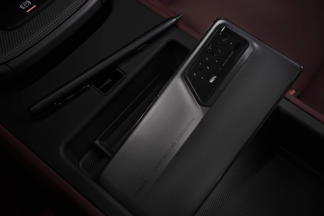 Porsche Design HONOR Magic V2 RSR globālais attēls 6