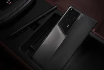 Porsche Design HONOR Magic V2 RSR globālais attēls 6