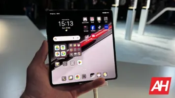 AH Porsche Design HONOR Magic V2 RSR attēls 10