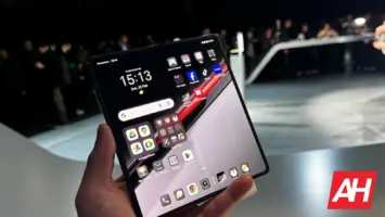 AH Porsche Design HONOR Magic V2 RSR attēls 9