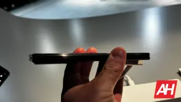 AH Porsche Design HONOR Magic V2 RSR attēls 8