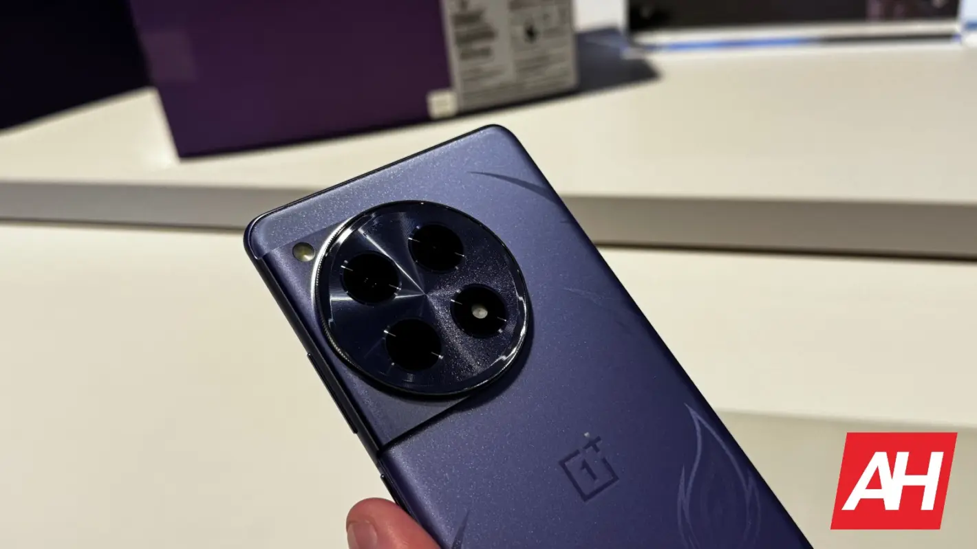 AH OnePlus 12R Genshin Impact attēls 1