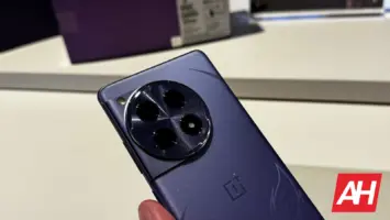 AH OnePlus 12R Genshin Impact attēls 1