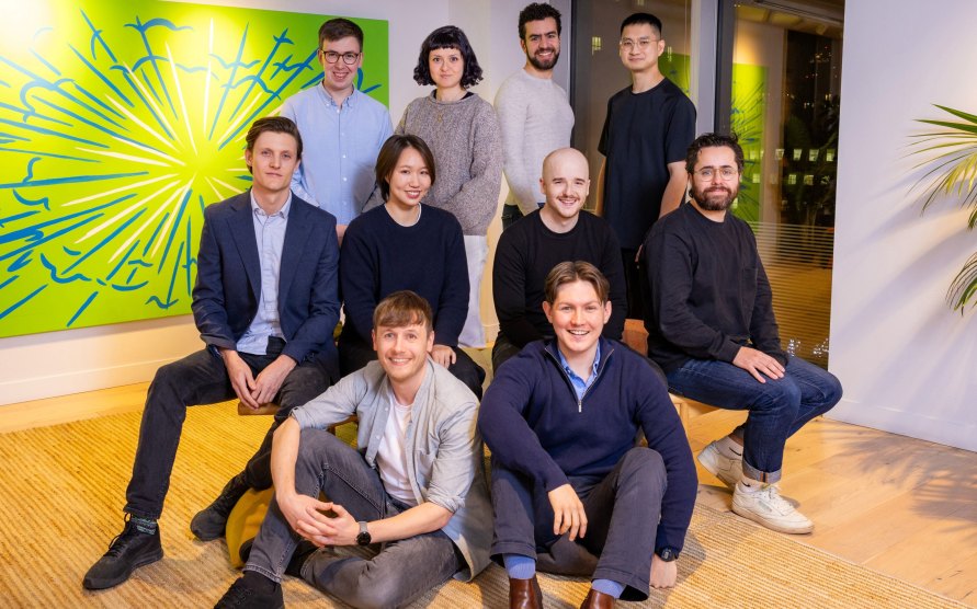 Apvienotās Karalistes mākslīgā intelekta jaunuzņēmums Fluent piesaista finansējumu 7,5 miljonu ASV dolāru apmērā savai AI darbinātai datu analīzes platformai