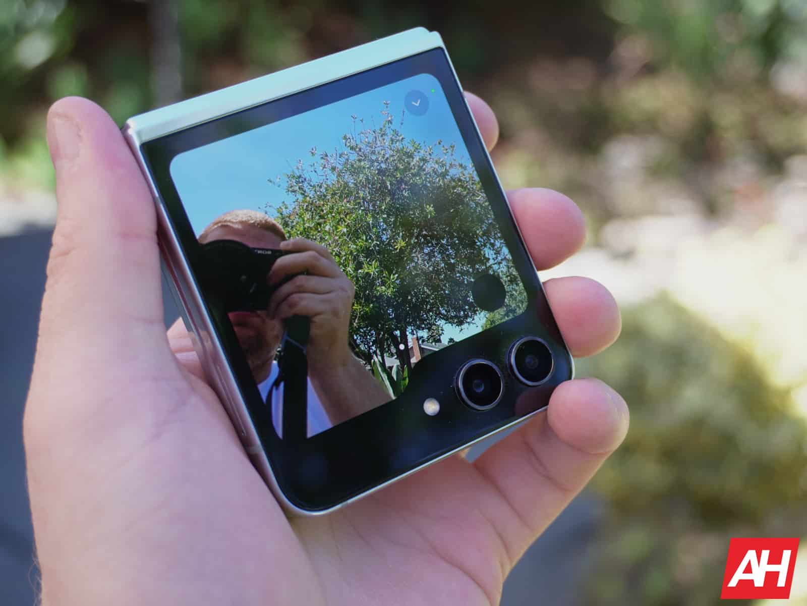 Featured image for Galaxy Z Fold 5, Flip 5, Fold 4 & Flip 4 get March update in the US