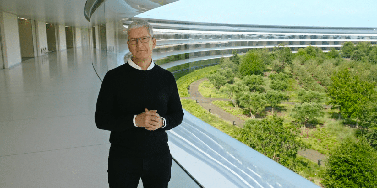 Tim Cook en el Apple Park
