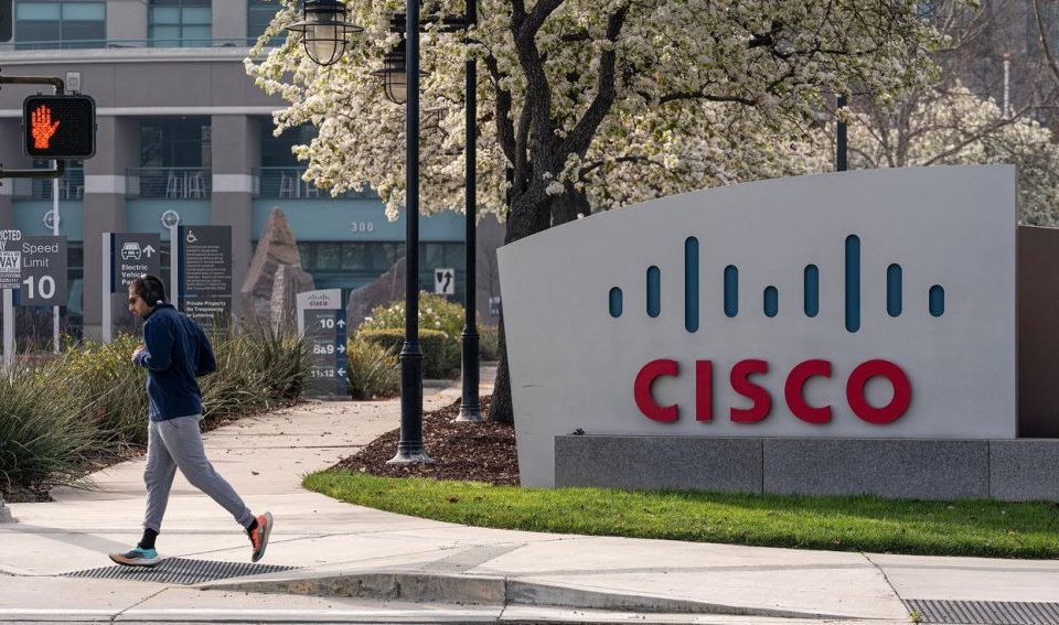 Cisco laiž klajā jaunu AI produktu HyperShield, kas nodrošina vienotu drošību mākoņiem un datu centriem