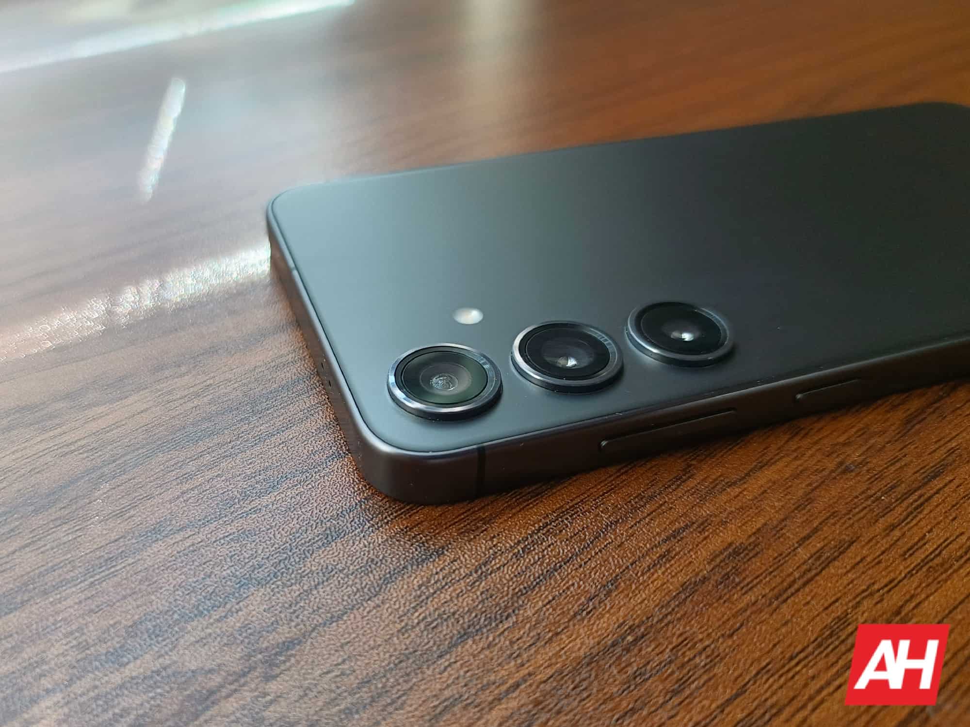 Featured image for Expert RAW brings lossless photos