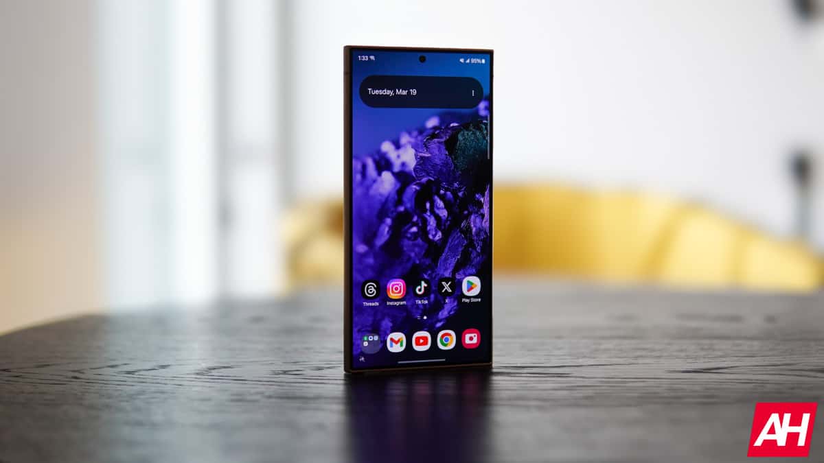 Featured image for The Galaxy S25 could use Gemini Nano version 2