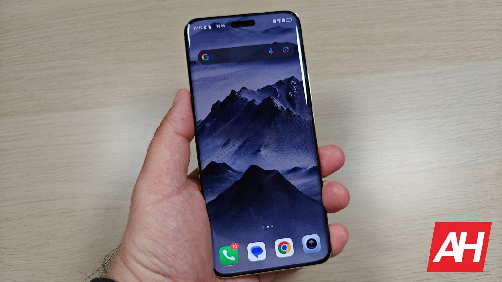 AH HONOR Magic6 Pro 34. attēls