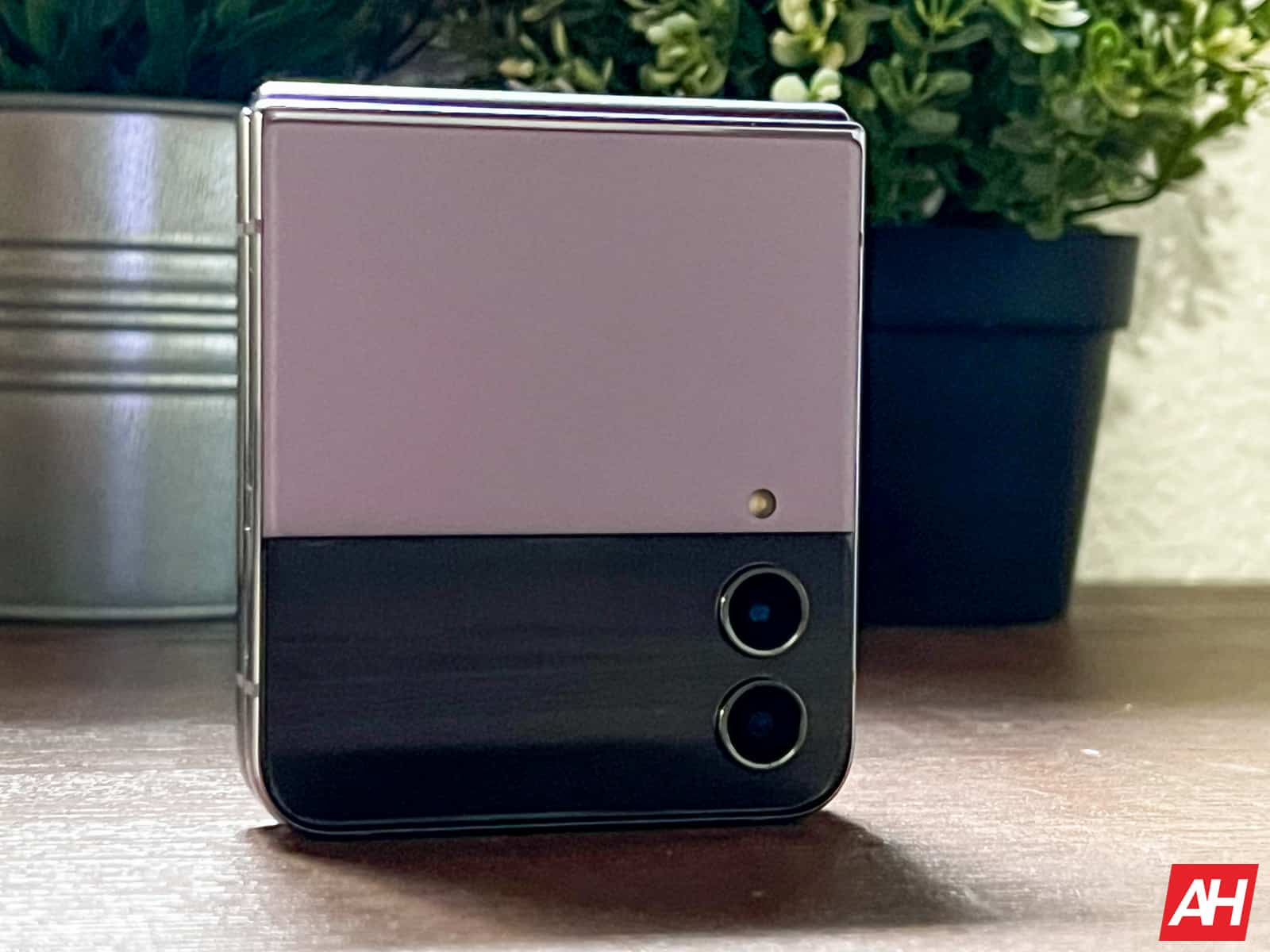 Galaxy Z Fold 4 un Flip 4 saņem jaunus atjauninājumus dažas dienas pēc One UI 6.1