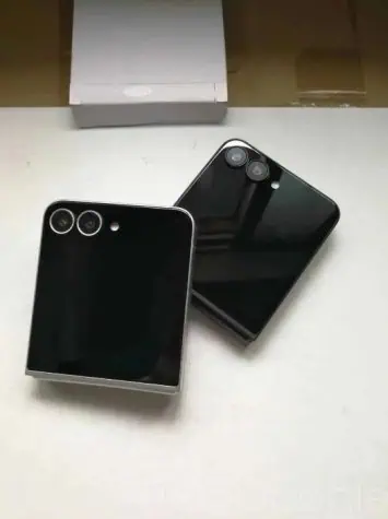 Galaxy Z Fold 6 un Flip 6 manekenu 6. attēls