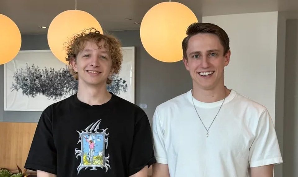 AI jaunuzņēmums, ko dibināja YCombinator alum, raiti piesaista 2 miljonus ASV dolāru, lai sarunātos ar mākslīgo intelektu darbinātu runātāju treneri.