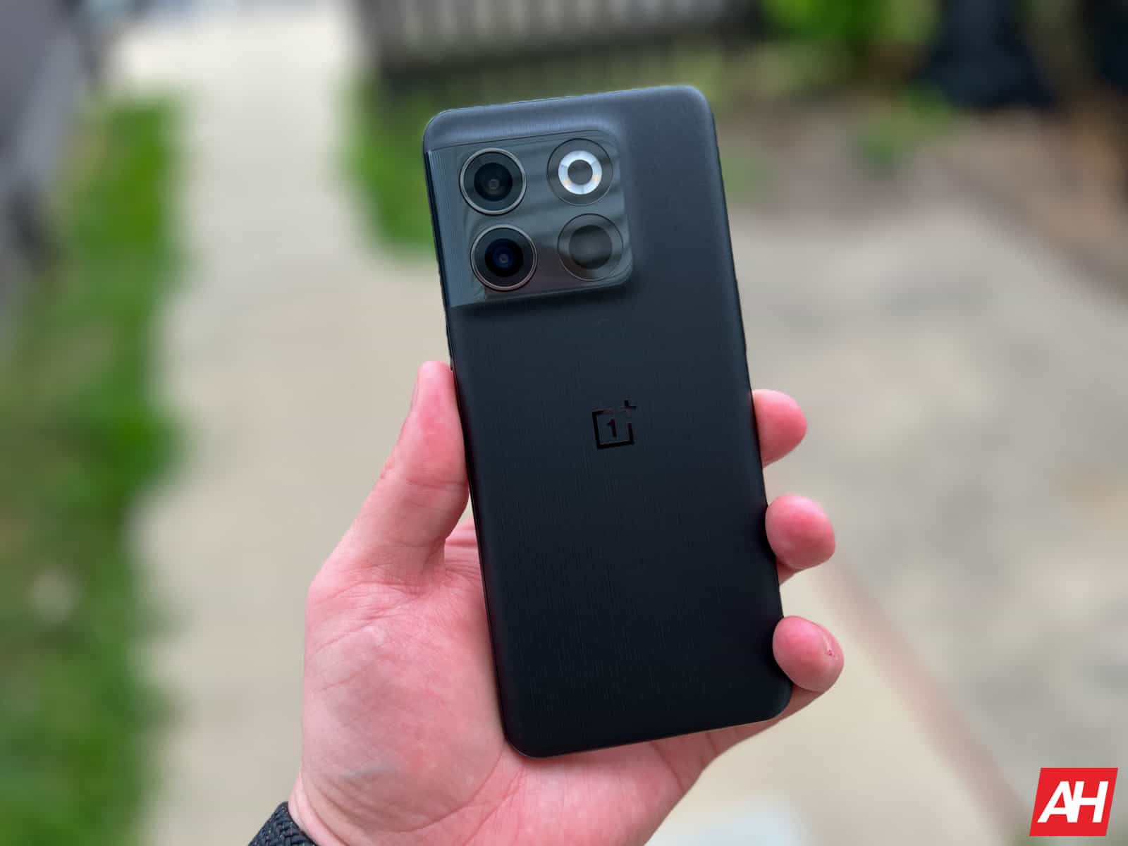 OnePlus 10T saņem 2024. gada jūnija atjauninājumu ar vairākiem kļūdu labojumiem