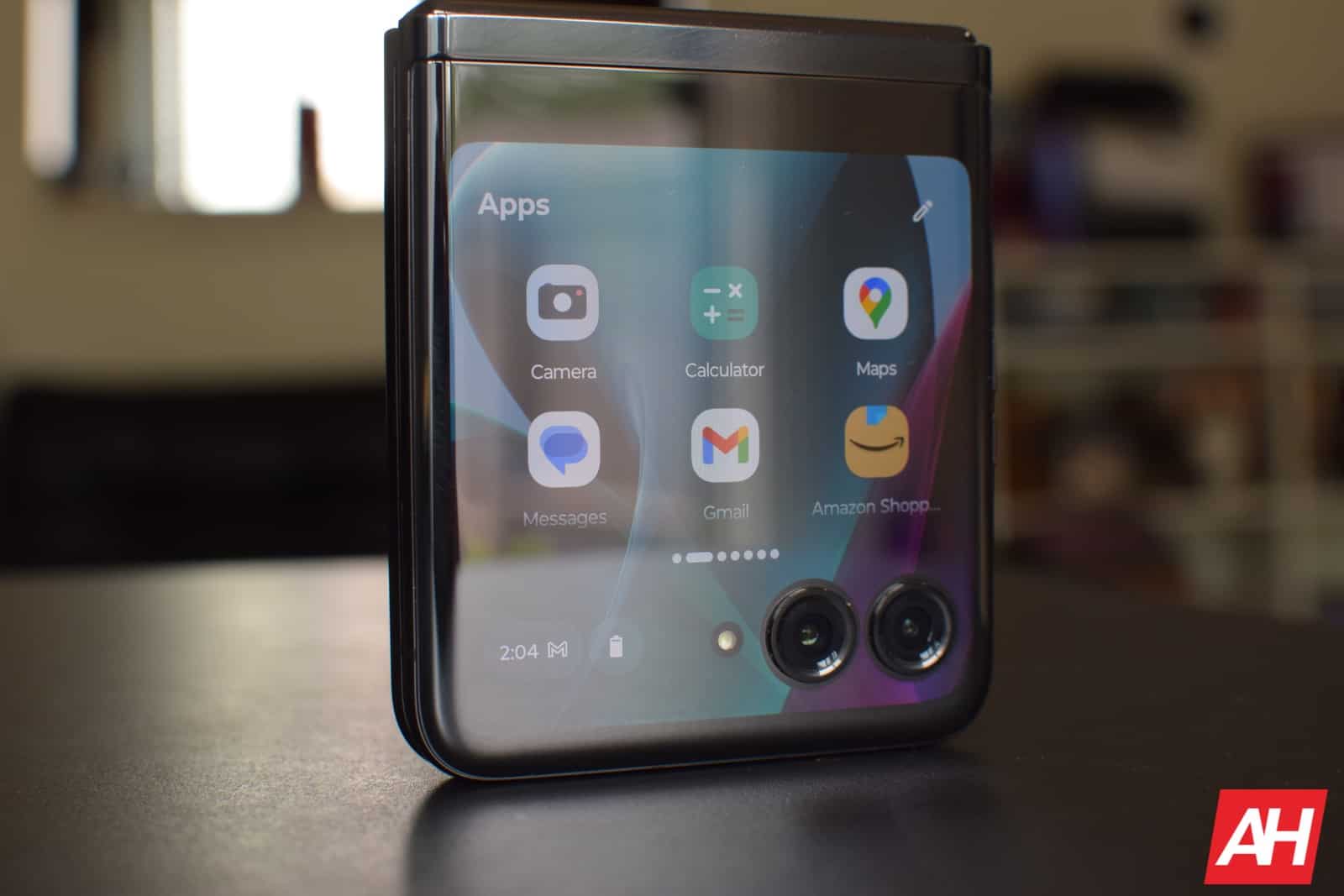 Motorola Razr un Razr+ 2023 sāk iegūt operētājsistēmu Android 14… beidzot