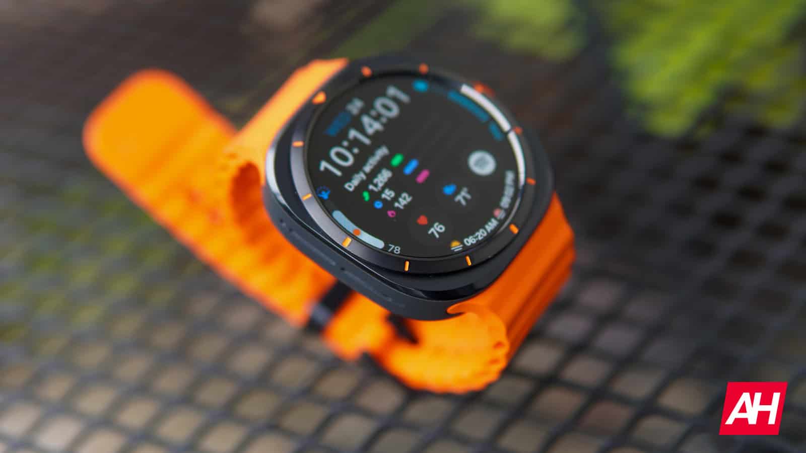 Samsung Galaxy Watch Ultra nojaukšana parāda tā galvenās sastāvdaļas