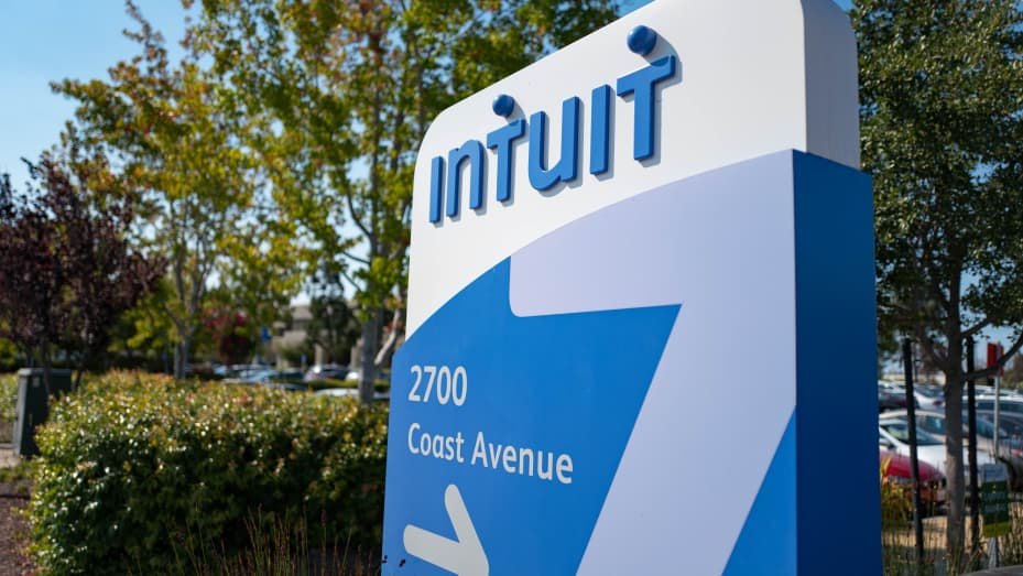 TurboTax mātesuzņēmums Intuit atlaidīs aptuveni 1800 darbavietas jeb 10% no darbaspēka, jo uzņēmums pārvērš uzmanību uz AI