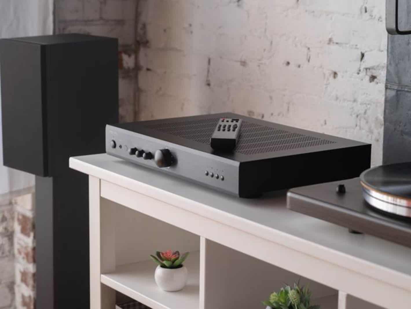 Rotel A8 integrētais pastiprinātājs (1)