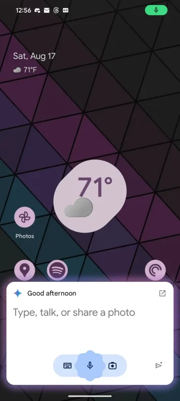 Gemini peldošā pārklājuma paneļa spīduma efekts, kas izrullē