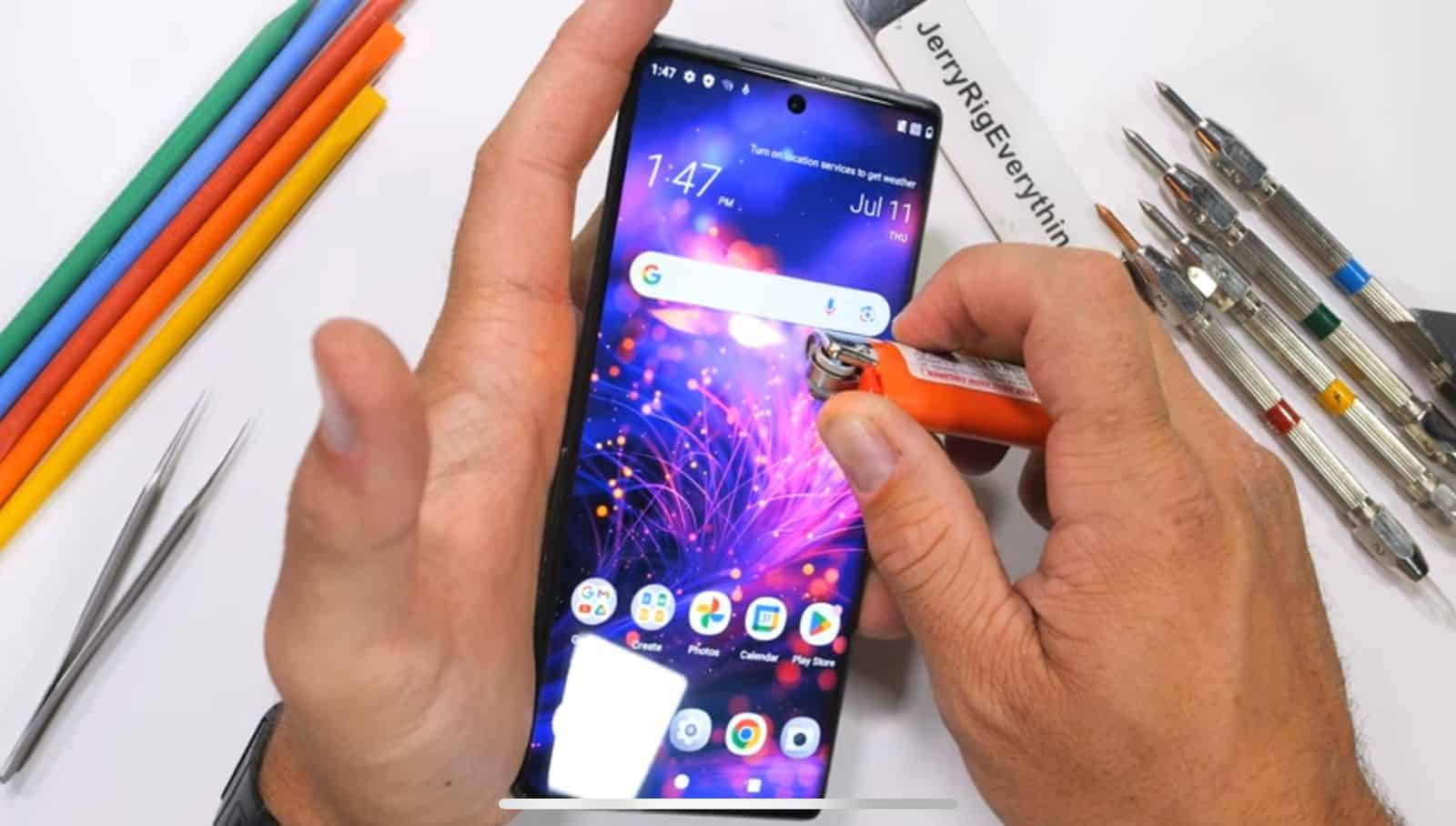 HTC jaunākais viedtālrunis iziet slaveno izturības testu