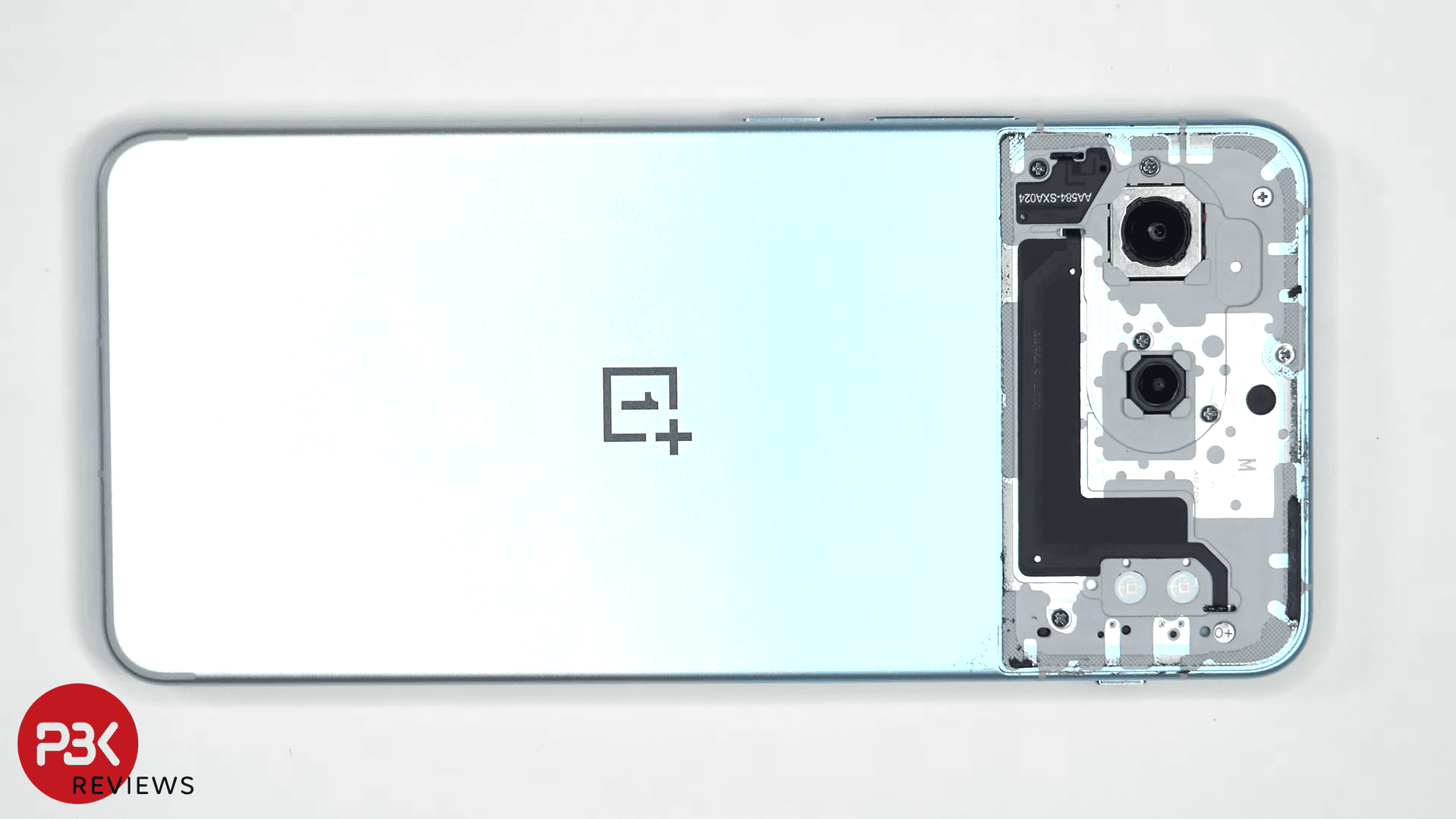 OnePlus Nord 4 nemaz nav viegli salabot: Video