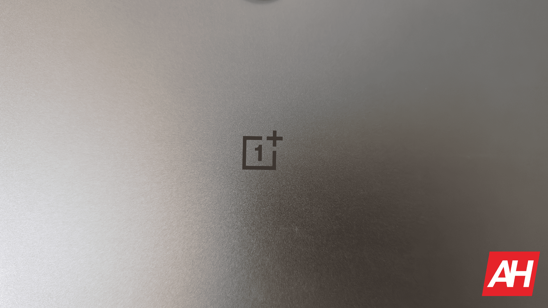 OnePlus var piedāvāt magnētiskus bezvadu uzlādes piederumus, apejot MagSafe patentus