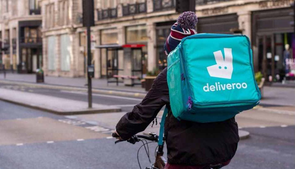 Pārtikas piegādes platforma Deliveroo pirmo reizi ir rentabla pieaugošā pieprasījuma apstākļos