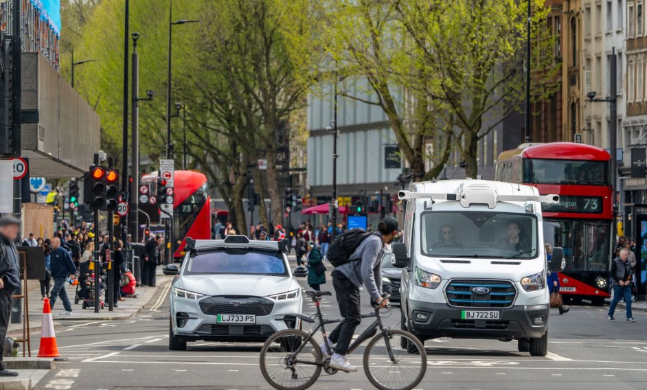 Wayve piesaista 60 miljonus USD no mikroshēmu gigantiem Qualcomm, AMD, Arm, lai izaicinātu Waymo ar autonomas braukšanas mākslīgo intelektu