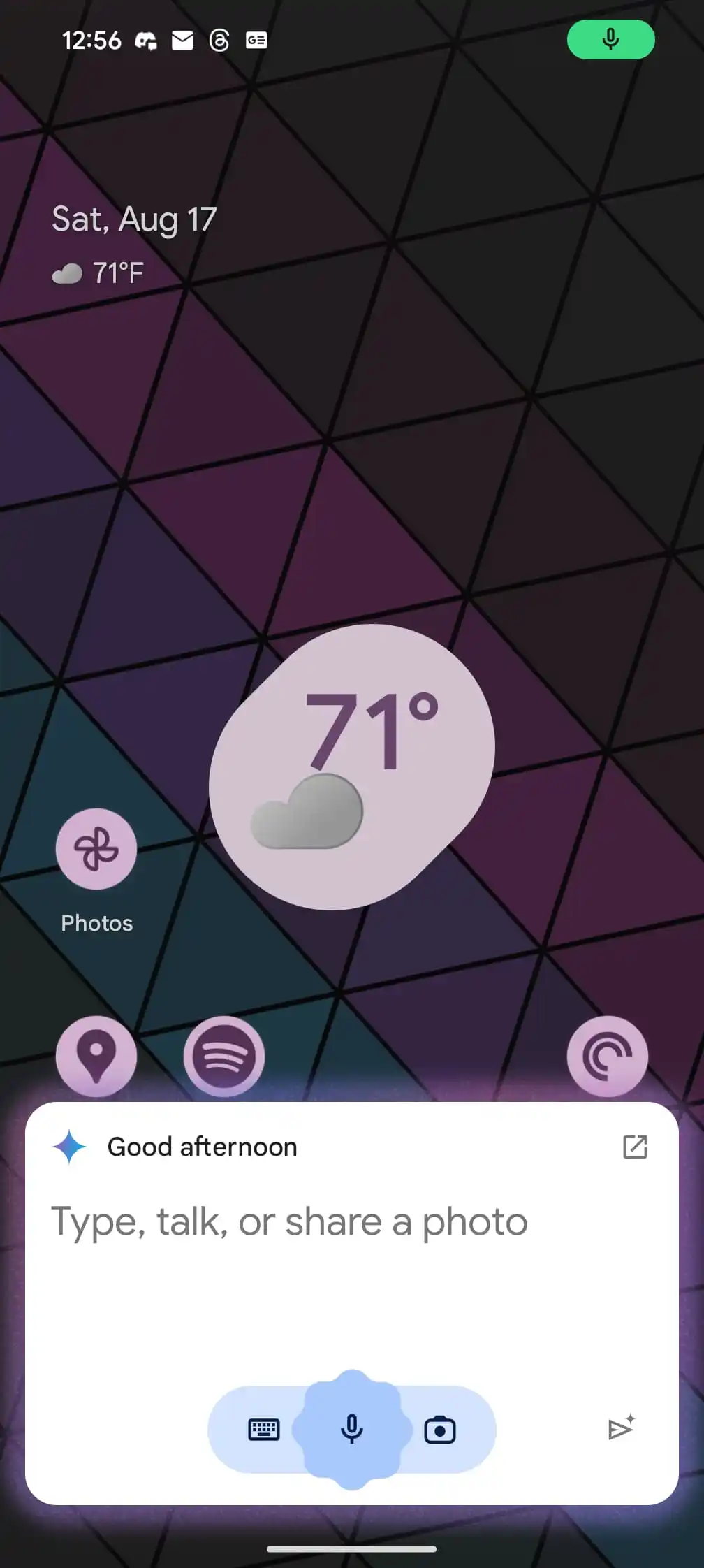 Gemini peldošā pārklājuma paneļa spīduma efekts, kas izrullē