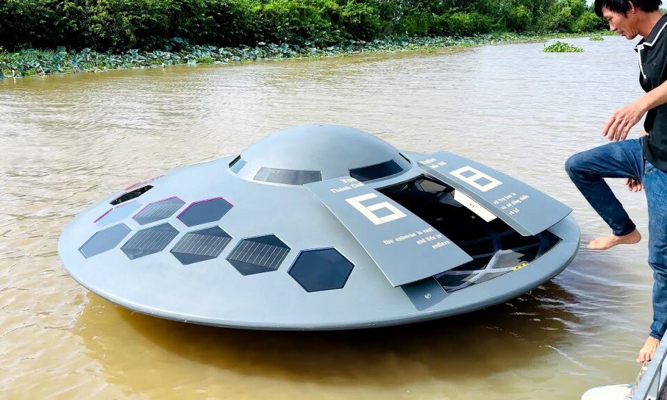 Vjetnamiešu YouTube lietotājs Thánh Chế no nulles būvē futūristisku NLO formas laivu