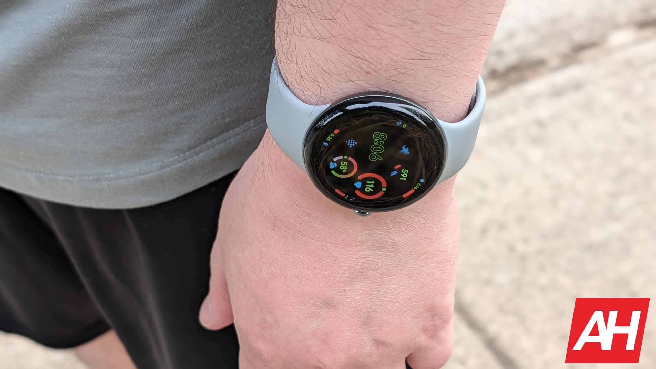 Google sāk izmantot Wear OS 5 vecākus Pixel Watch modeļus