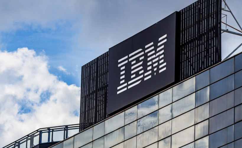 IBM klusi atlaiž tūkstošiem darbinieku, ziņo
