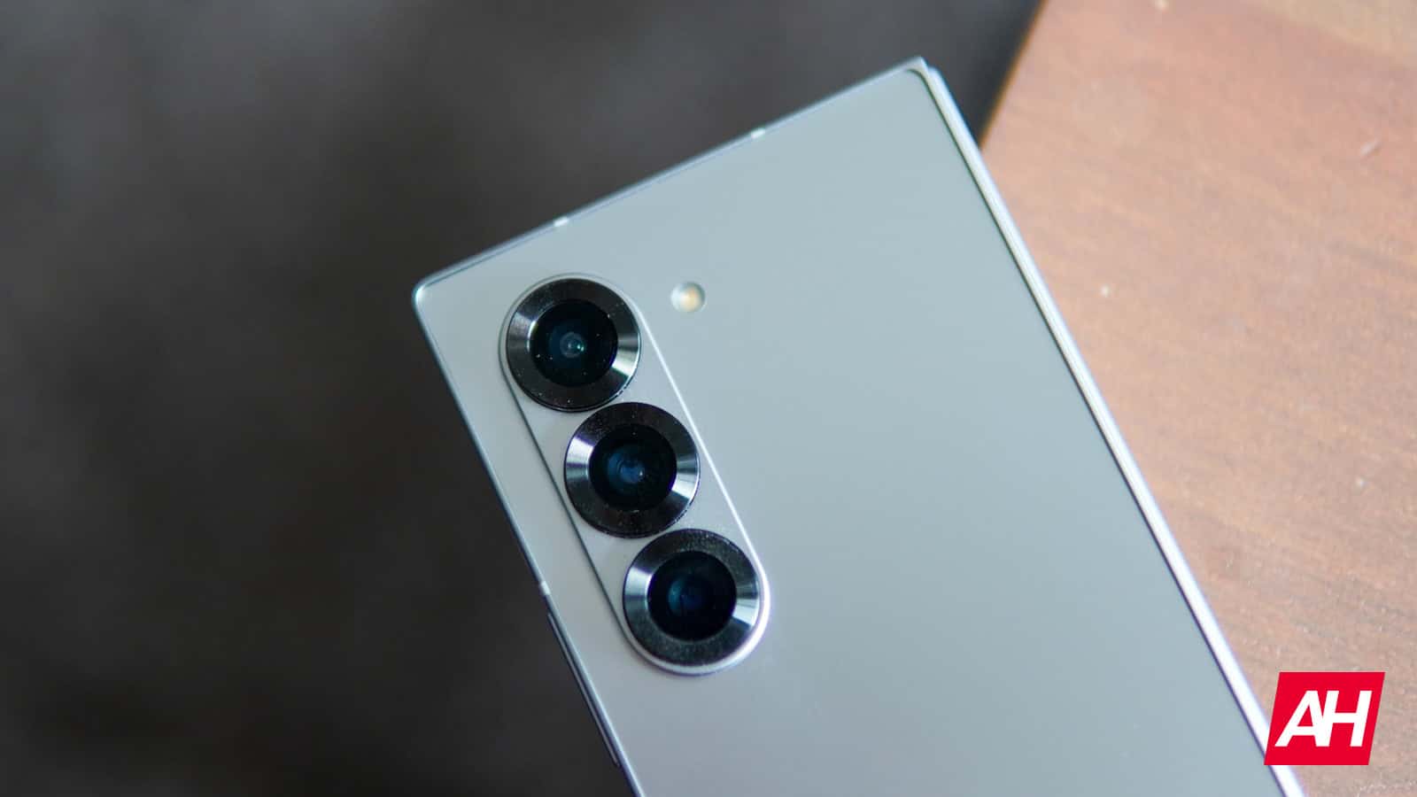 Samsung patents parāda kameru ar sešstūra prizmas tālummaiņu