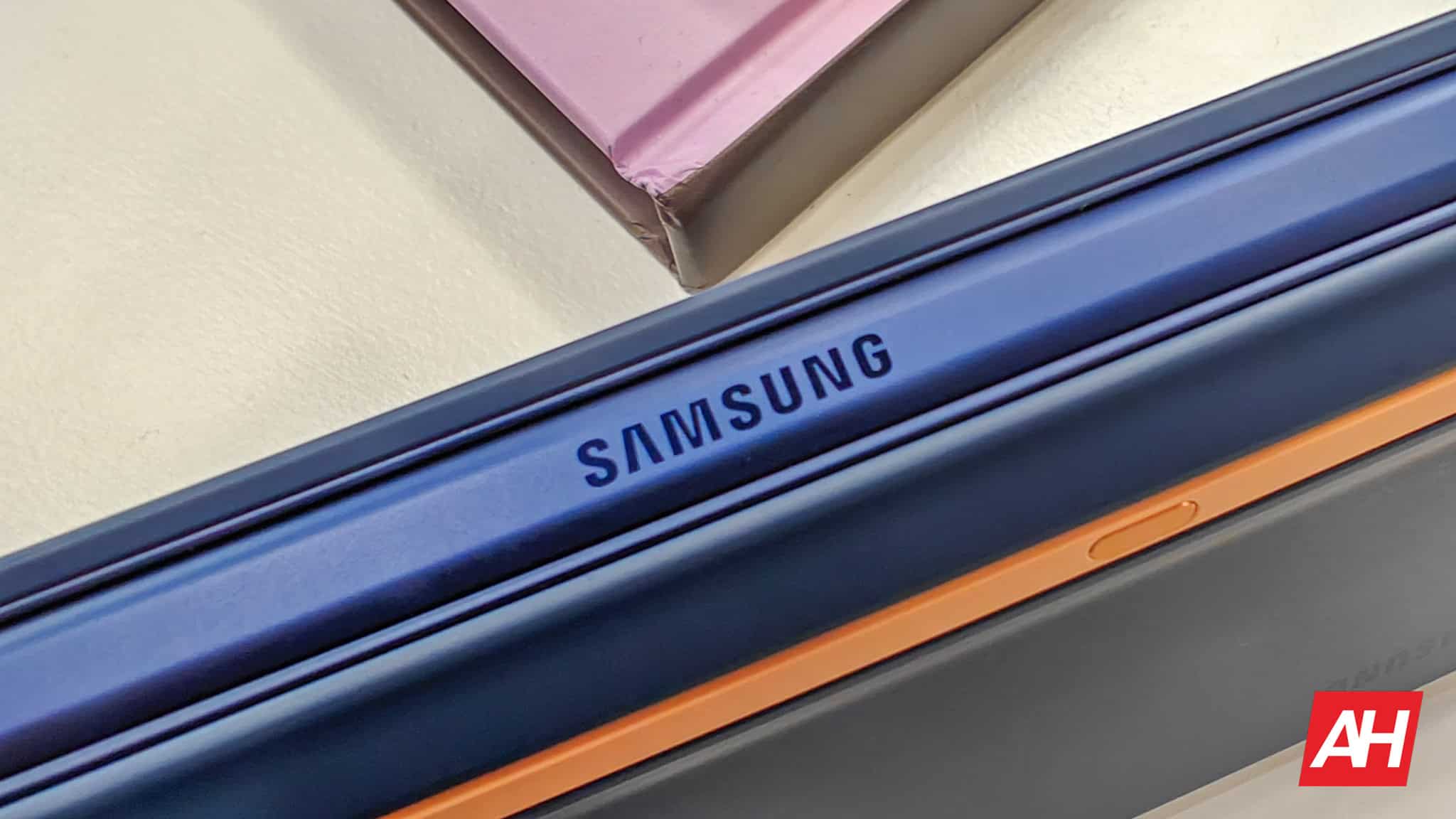 Samsung sarullējams tālrunis, kas tiks piegādāts 2025. gadā ar lielu, elastīgu displeju
