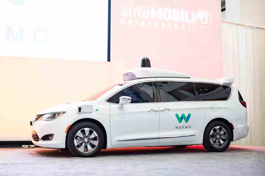 Alphabet pašbraucošo automašīnu starta uzņēmums Waymo nodrošina finansējumu 5,6 miljardu ASV dolāru apmērā, kad robotaksi sacīkstes uzkarst