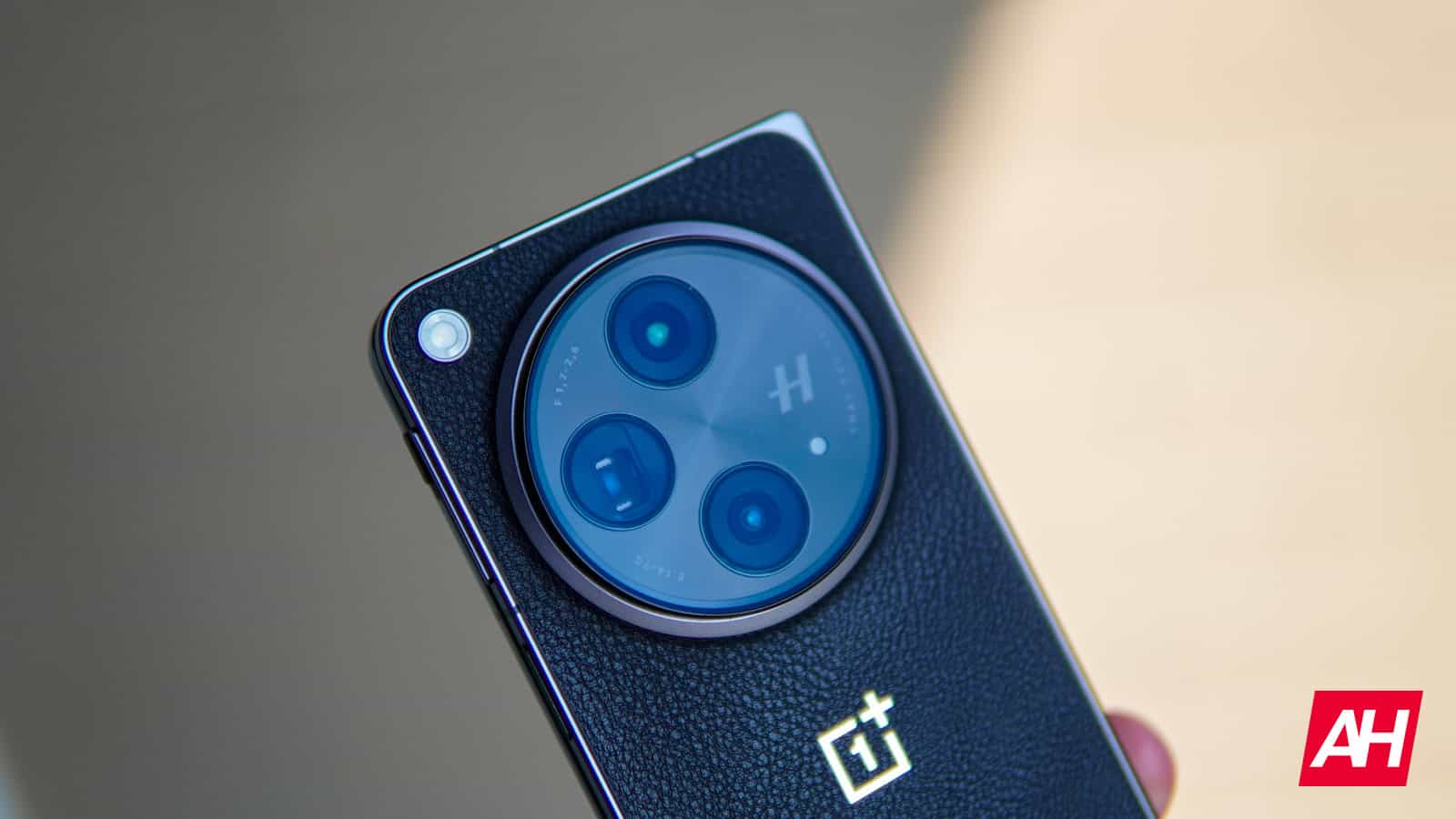 AH Real Deal: OnePlus Open nekad nav bijis tik lēts!