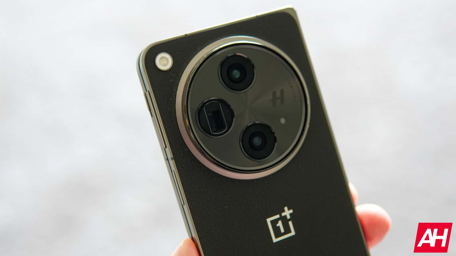 OxygenOS 15 piedāvās daudz AI funkciju OnePlus ierīcēm