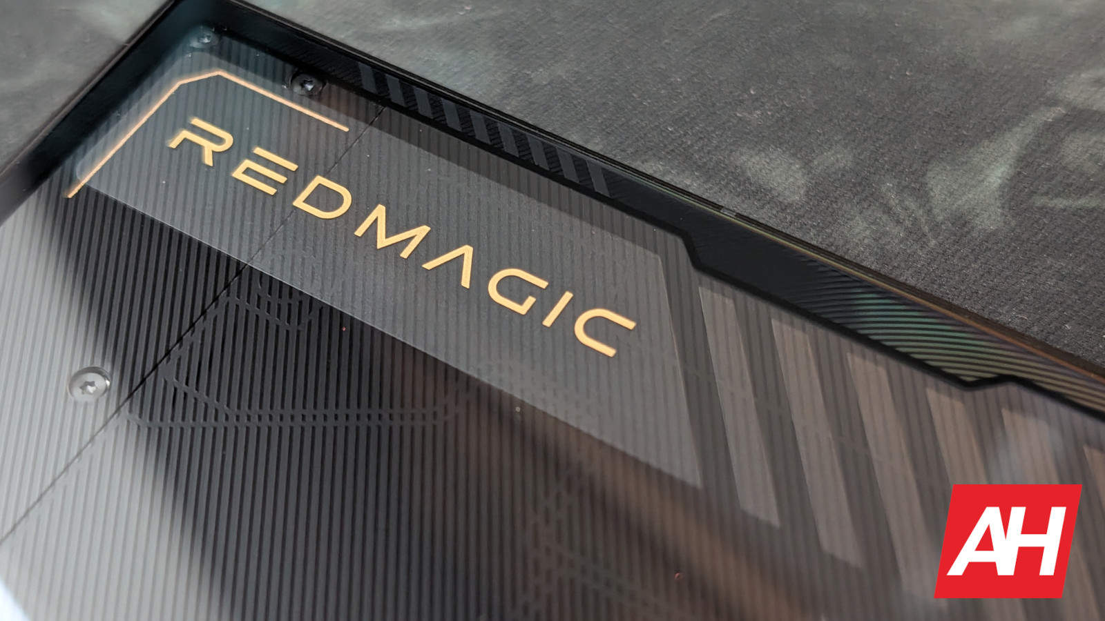 RedMagic 10 Ultra ar 7000 mAh akumulatoru, 7 collu displeju un daudz ko citu