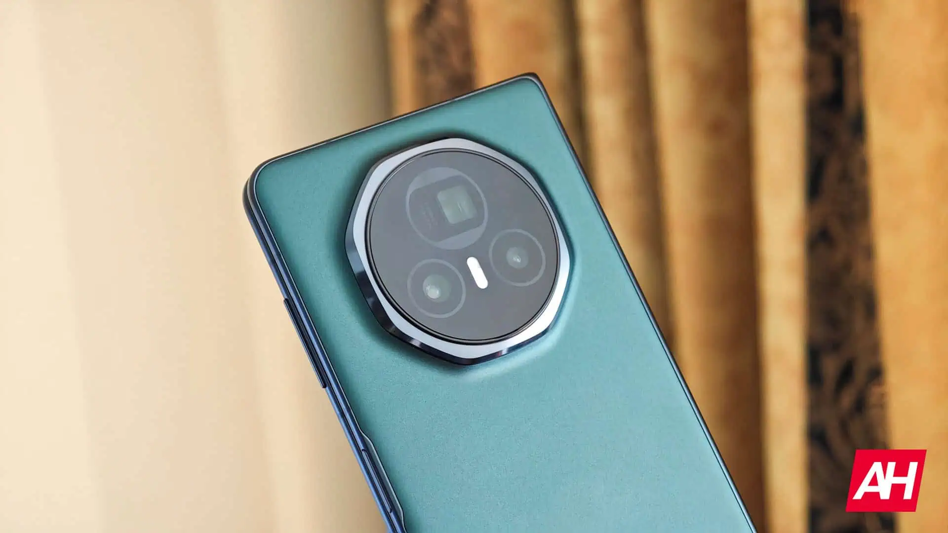 Honor Magic v3 2 AH 03