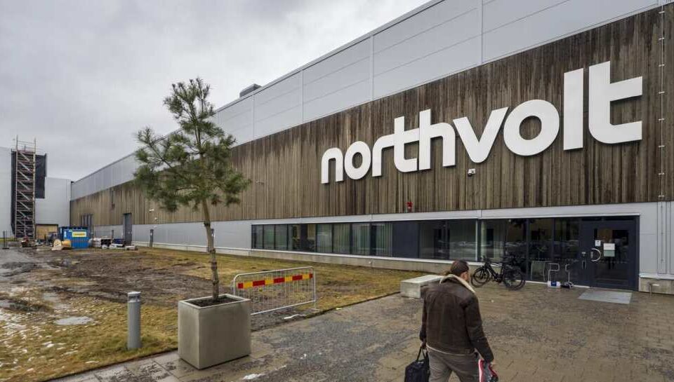 Northvolt, kas savulaik bija Eiropas elektrisko automobiļu revolūcijas simbols, iesniedz bankrota pieteikumu pēc investoru naudas iztērēšanas 10 miljardu dolāru apmērā.