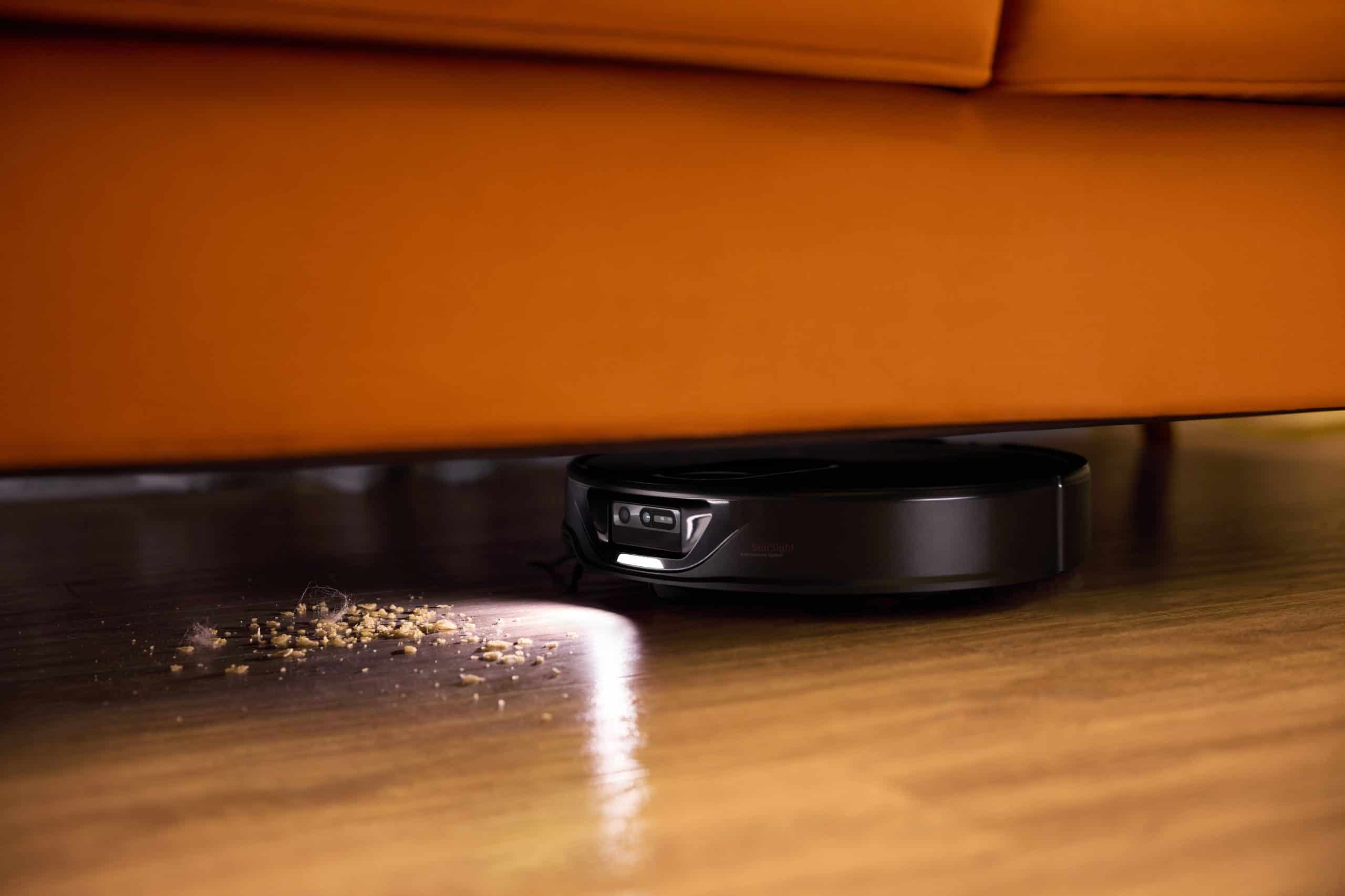 Roborock Qrevo Slim var iet visur (pat zem jūsu dīvāna!)