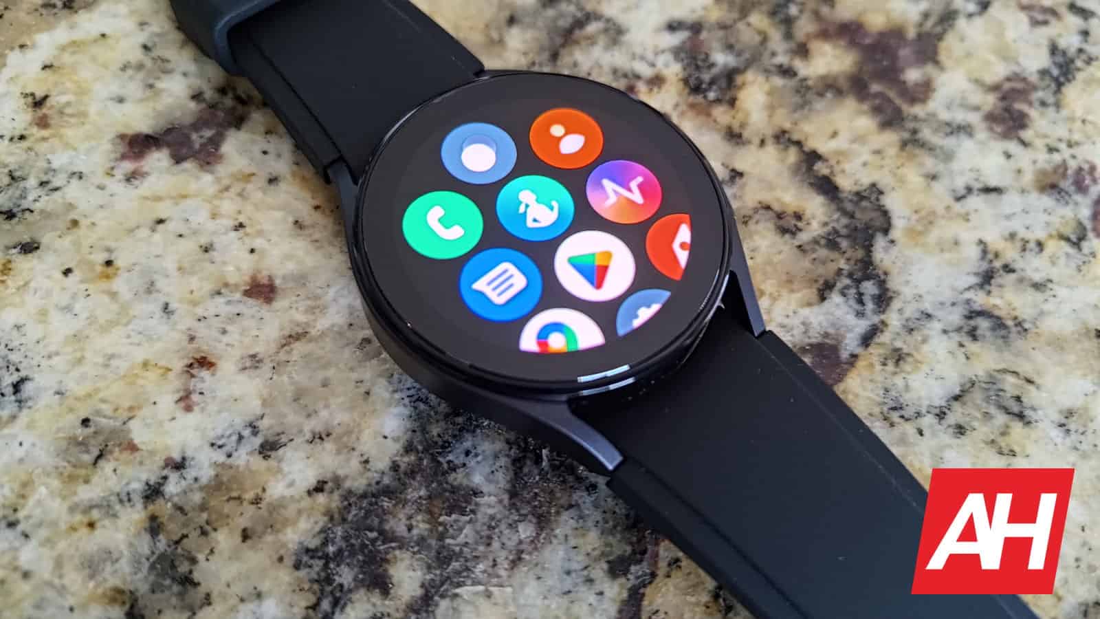 Samsung vairākus mēnešus nav veicis atjauninājumus vecākiem Galaxy Watches