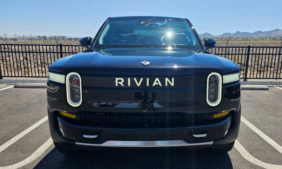 Volkswagen investē 5,8 miljardus dolāru Rivian, lai noturētu grūtībās nonākušo EV kravas automašīnu startu