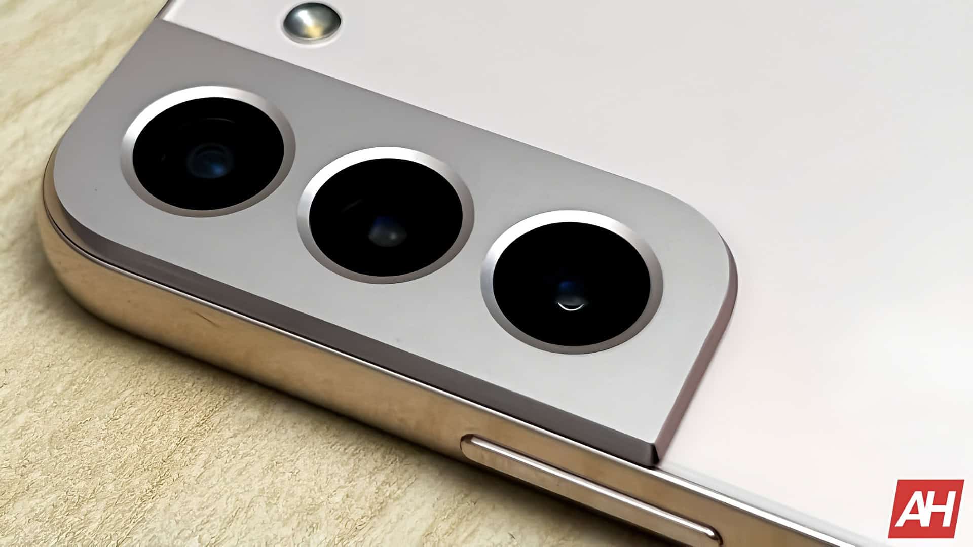 Galaxy S22 sērija tagad saņem 2024. gada decembra drošības ielāpu