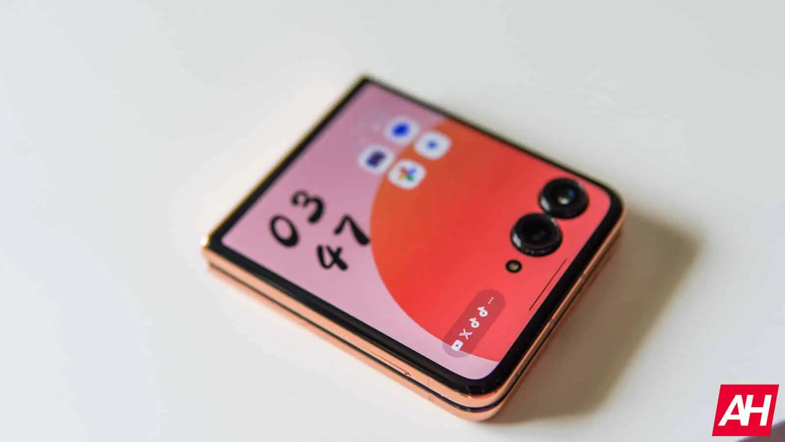 Motorola Razr plus 2024 apskats AM AH 02