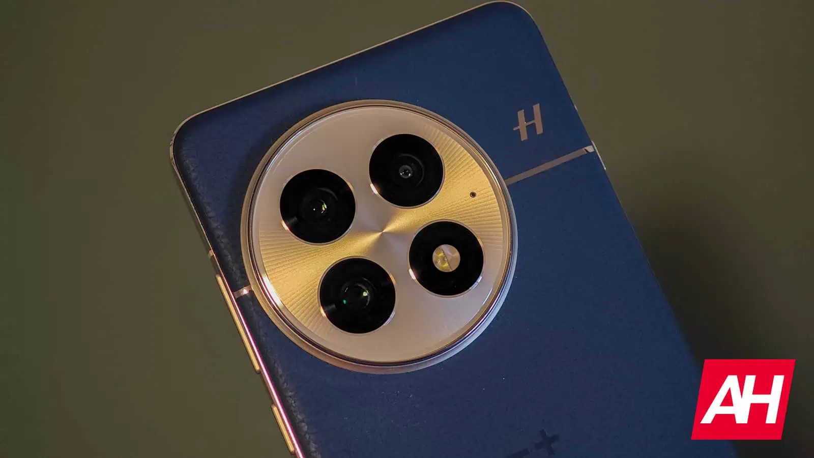 OnePlus pulksten 13:00 AH 13