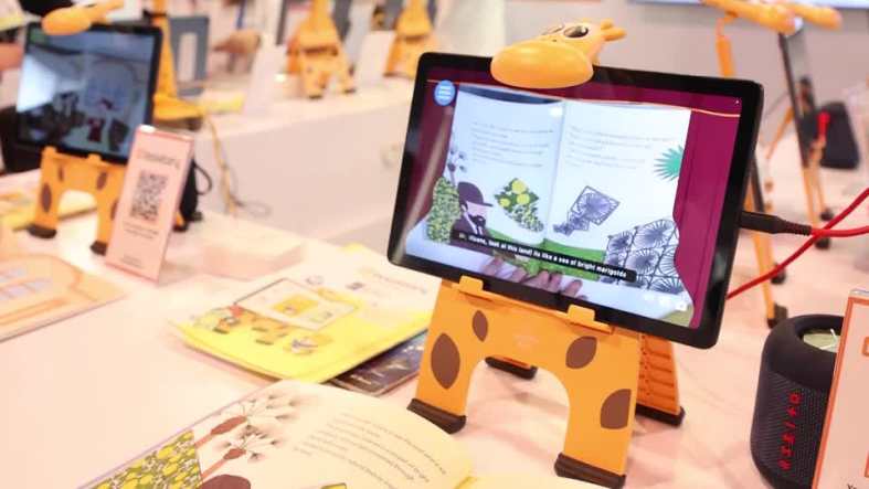 Dienvidkorejas “Booxtory” izmanto mākslīgo intelektu, lai ļautu jums reāllaikā digitalizēt papīra grāmatas patiesi aizraujošai lasīšanas pieredzei.